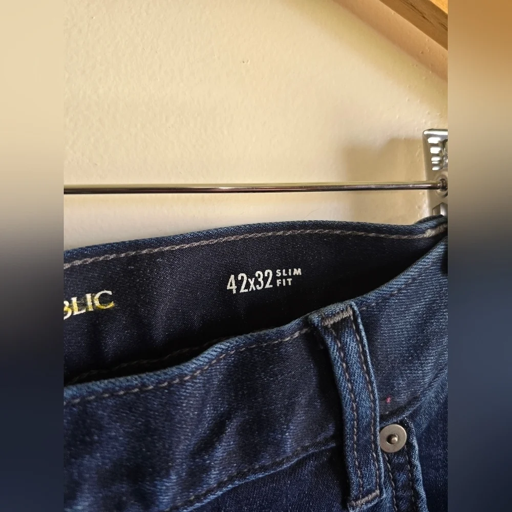 Banana Republic, Slim Fit Luxe Traveler, Medium Wash, Size 42×32
